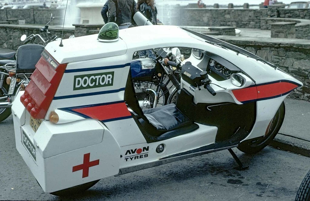 Unusual hybrid of motorcycle and car was stopped by the UK police – photo 2