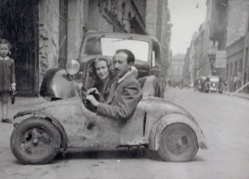 8401 Endre Surányi dwarf cars – photo 1
