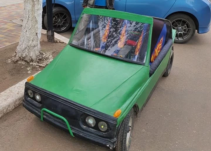 Ukrainian pensioner built an original electric car without a steering wheel