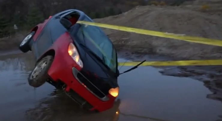 Watch This Smart Car Go From A Scrapyard To Offroading