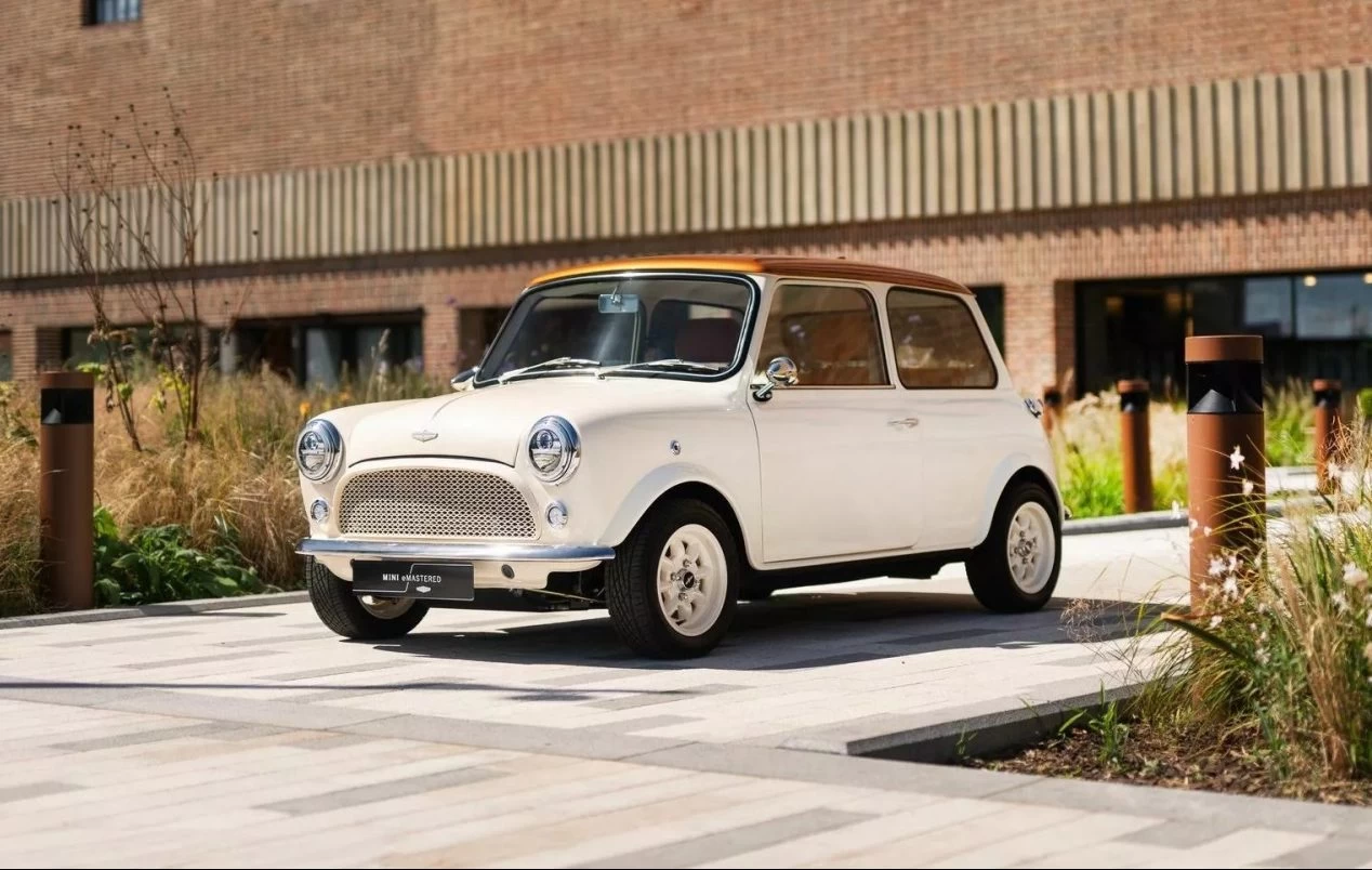 David Brown’s Mini eMastered equipped with a 97 hp electric motor
